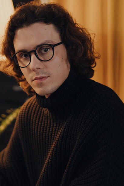 O distópico na narrativa literária proporciona panos de fundo em que a história e os regimes de poder se entrelaçam