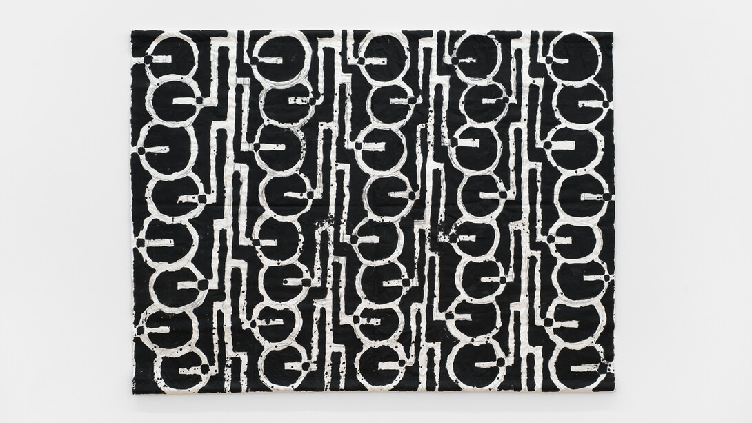 Elisabeth Kley, Overlapping Discs, 2023, acrylic and charcoal on canvas. Courtesy the artist and Canada, New York