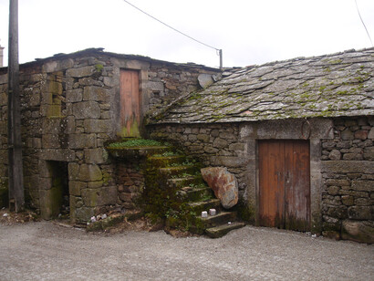 A pedra como material dominante na aldeia