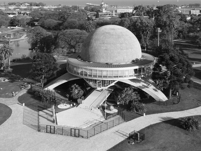 O planetário Galileo Galilei, marco de Buenos Aires, Argentina, que conecta ciência e arte com projeções estelares, exposições e eventos culturais para todas as idades
