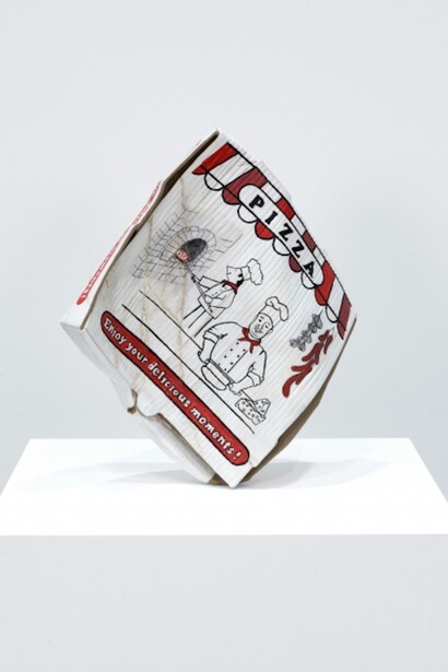Matt Johnson, Untitled (Small Pizza Box), 2016
Carved wood and paint, 17 1/2 x 14 1/2 x 7 inches (44.5 x 36.8 x 17.8 cm), pedestal: 33 x 21 x 21 inches (83.8 x 53.3 x 53.3 cm) MJ 162. Courtesy of 303 Gallery