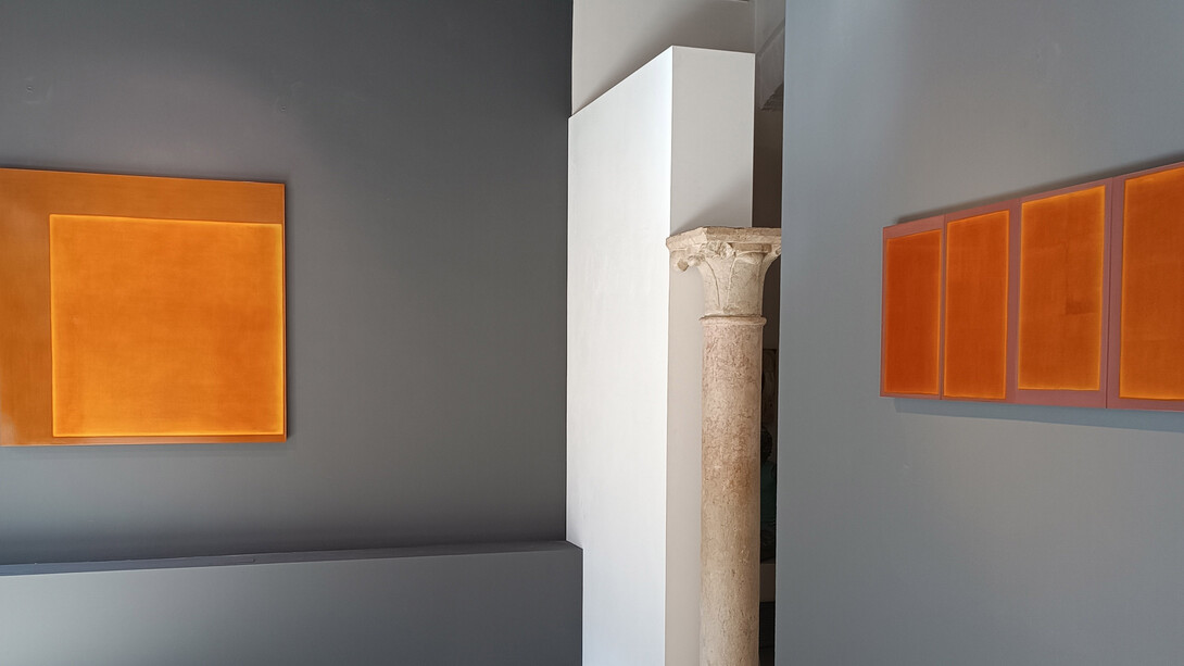 Riccardo De Marchi, Paolo Serra e Marco Tirelli, Luce trattenuta, vista della mostra. Cortesia di Marcorossi Artecontemporanea