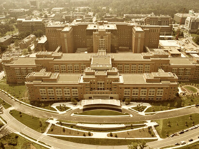 En Bethesda, Maryland, se observan los pomposos edificios con amplios espacios dotados con los más sofisticados  equipos de investigación