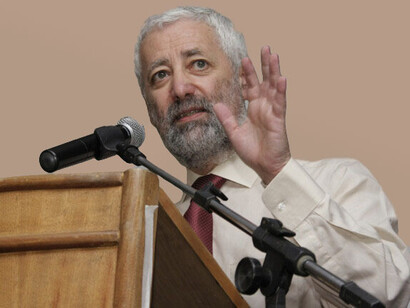 António Nóvoa, professor e doutor em educação faz palestra sobre o papel dos professores 