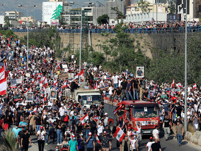 Decenas de miles de personas se han manifestado en la capital libanesa para pedir justicia por el incidente que hace un año causó más de 200 muertos y 6,500 heridos en la ciudad