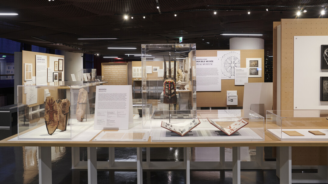 Objetos en cuestión, vista de exhibición. Cortesía Musée du Quai Branly