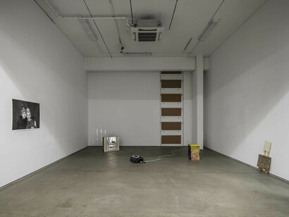 Harry Hachmeister, Jetzt weiss ich wo das Taxi ist und werde nicht mehr danach suchen, exhibition view. Courtesy of G2 Kunsthalle