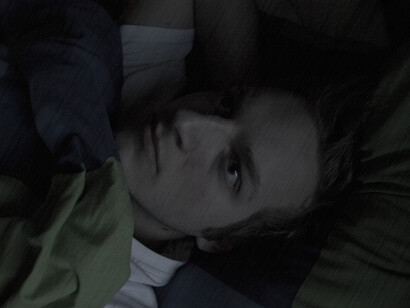 Dormire a occhi aperti