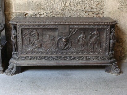 La Habana. Viejo baúl en el interior del seminario de San Carlos y San Ambrosio