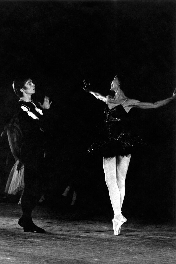 Margot Fonteyn dancing with Rudolph Nureyev; 1962 © Colin Jones