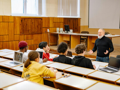 Sala de aula. O sonho deu trabalho, ora se deu, mas quem corre por gosto não cansa