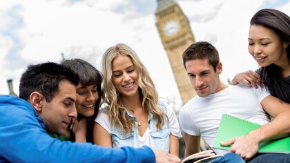 Jovens de todo o mundo estudantes de Inglês em Londres
