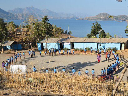 Jeevanshala ('Life School'), alternative education by Narmada anti-dam movement (western India) © Ashish Kothari 