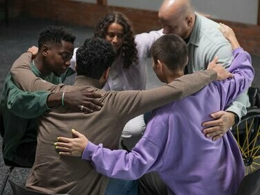 Avancer ensemble ce n’est pas aider d’en haut mais avec le cœur