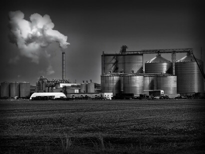 O homem trabalhava arduamente, picava o ponto e danificava a saúde, pois a segurança era precária