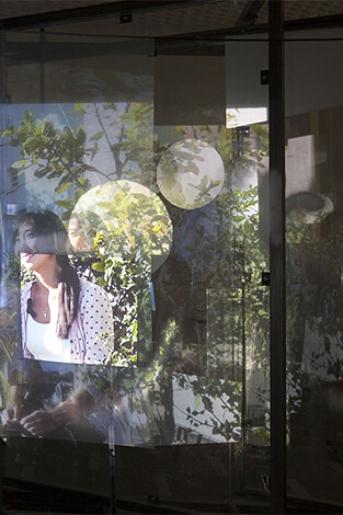Neïl Beloufa
Superlatives and Resolution, People Passion, Movement and Life, 2014 (detail); video People’s passion, lifestyle, beautiful wine, gigantic glass towers, all surrounded by water, 2011
Courtesy the artist and Balice Hertling, Paris
Photo: Andrea Rossetti