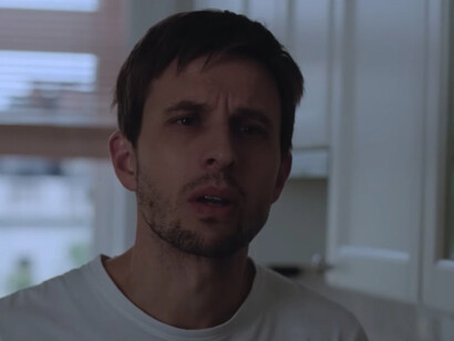 In The Worst Person in the World (2021), Joachim Trier portrays a young woman whose struggle with love and professional direction leads her toward a deeper understanding of herself