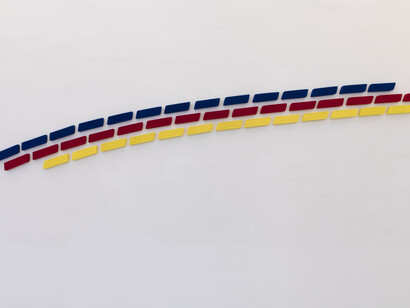 Pino Pinelli, Pittura BL. R. G., 2010, tecnica mista, disseminazione di 45 elementi, 9 x 33 cm (ciascuno)