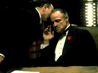 Como Don Vito Corleone, Brando personificou o poder e a vulnerabilidade de um patriarca da máfia