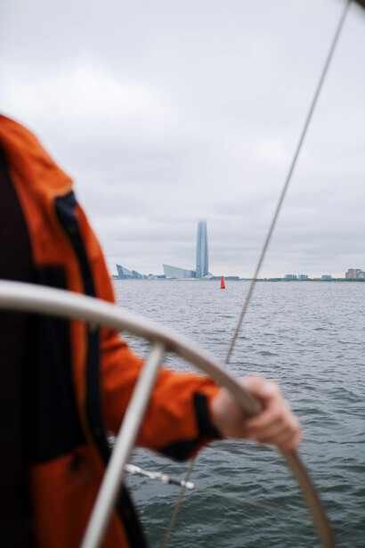 Nei sistemi complessi la vita è come guidare una barca a vela: continue sorprese generate da ciò a cui si andrà incontro