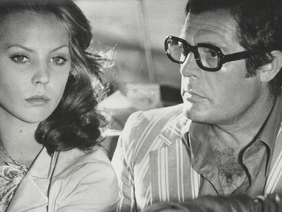 Carol André e Marcello Mastroianni in "Mordi e fuggi" di Dino Risi 