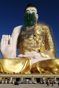 Kyaikto,  Buddha Gautama, alto 78 metri,  è il Buddha seduto più alto al mondo