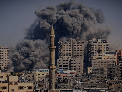 Destruição na cidade por Israel e Palestina
