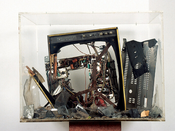Arman, Sans titre (Colère de télévision), 1976, Téléviseur brisé, caisse en plexiglas / Broken TV in Plexiglas, 62,5 x 80 x 50 cm / 24 5/8 x 31 1/2 x 19 5/8 in. Courtesy Galerie GP & N Vallois, Paris
