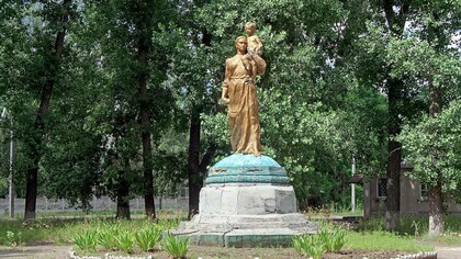 Mother and child statue, Kharkiv Oblast, Ukraine