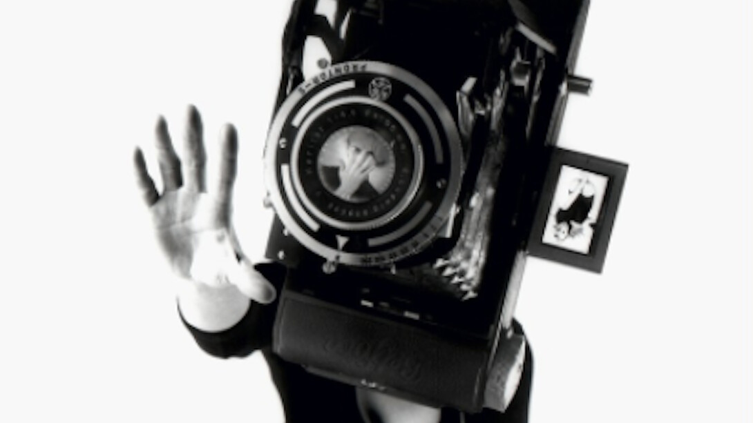 Lynn Hershman Leeson, Reach, 1993. Courtesy of Anglim Gilbert Gallery