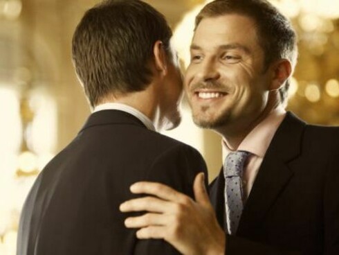 Un breve toque de no más de tres segundos en el antebrazo puede comunicar emociones prosociales como la simpatía, empatía, cooperación y el amor