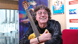 Piero De Benedictis​, mejor conocido como Piero, es un actor y cantautor de canción social, trova y rock nacido en Italia y radicado en Argentina desde su infancia