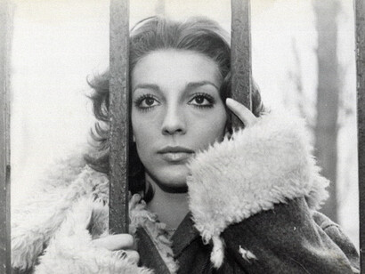 Laura in "Hanno cambiato faccia"