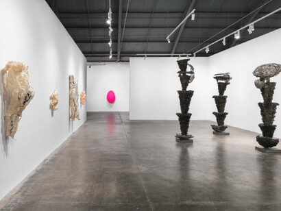 Lynda Benglis. Frozen gestures, exhibition view. Courtesy of Mendes Wood DM
