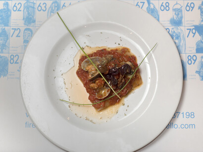 Baccalà all'acquapazza con intingolo di telline. Ph: Fabrizio Gaeta