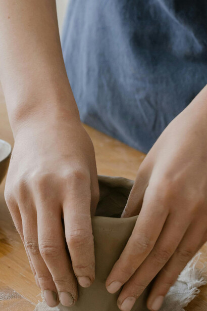 Aristóteles via a felicidade (eudaimonia) como a realização do potencial humano através da prática de virtudes e uma vida bem vivida