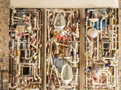 “Composizione-Scomposizione n. 2”, 2007, ceramica policroma, 203 x 80 x  45 cm
