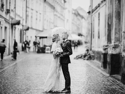Even rainy cobblestone streets can become the most romantic aisle when love leads the way