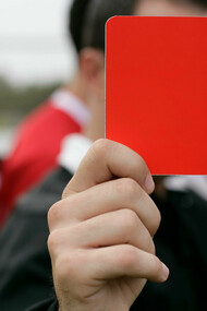 Carton rouge. Doit-on assainir, nettoyer ou purger le monde du ballon rond ?