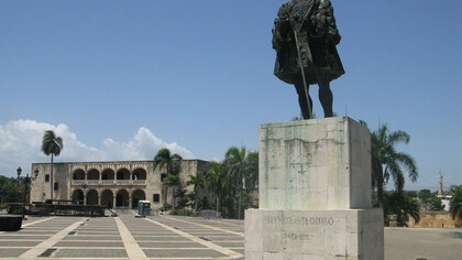 Plaza de Espana, statua di Nicolas de Osvaldo, Governatore di Hispaniola dal 1502 al 1509