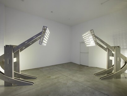 Instalación del grupo de artistas cubanos Los Carpinteros