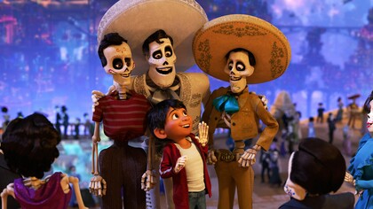 Cena do filme "Viva - a vida é uma festa". A animação, além de trazer diversão, a meu ver é rica em detalhes. Como musicista, gostei de ver que as músicas tocadas na animação realmente estão corretas. Os acordes feitos, as notas dedilhadas no violão, a afinação dos instrumentos. Tudo é condizente com a vida real