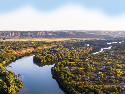 El documental incluye entrevistas destacadas del fútbol internacional, quienes comparten anécdotas, historias y perspectivas de la carrera profesional de Ángel. Rosario y el rio Paraná, Santa Fe, Argentina