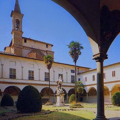 La decorazione del chiostro fu affidata nei primi anni del Seicento ad alcuni tra i più rinomati pittori di Firenze