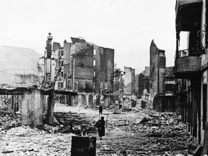 Guernica, España, devastada tras los bombardeos por parte de las fuerzas de Francisco Franco en 1937