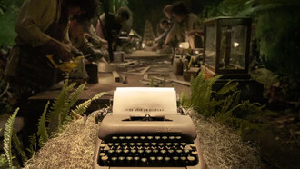 Las adaptaciones de obras literarias al cine o la televisión enfrentan el desafío de respetar el original sin limitar la imaginación del público