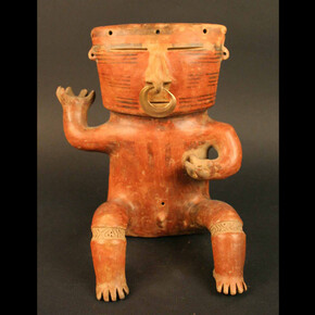 Figura antropomorfa masculina

Materiales: Cerámica

Quimbaya 600- 1500 d.C.

Medidas: 250 mm de alto x 200 mm de ancho