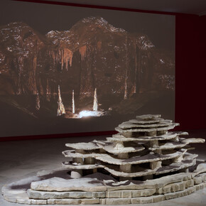 Regina de Miguel, Canta una piedra, vista de exhibición. Cortesía del CAAC 