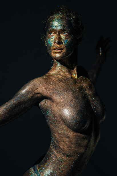 Eventos como o Pittsburgh Area Naturist Nude Art Tour e exposições no Museu de Arqueologia da Catalunha destacam a naturalidade da nudez, incentivando um diálogo sobre como percebemos o corpo humano na arte e na sociedade