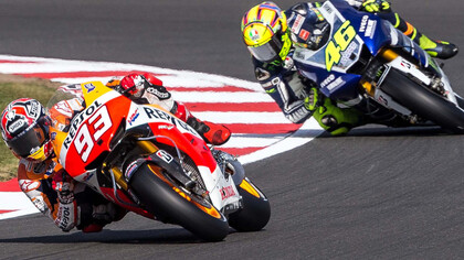 MotoGP. Marc Márquez y Valentino Rossi compiten sobre el asfalto